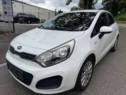 Weiß Gebraucht 2013 Kia Rio Edition 7 Limousine | 5.950 € (Fairer Preis)