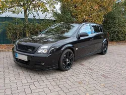 Schwarz Gebraucht 2004 Opel Signum Elegance Kombi | 3.800 €