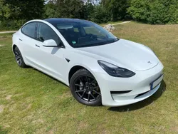 Weiß Gebraucht 2021 Tesla Model 3 Standard Range Plus Limousine | 26.600 € (Fairer Preis)