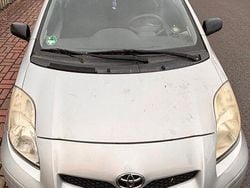 Silber Gebraucht 2009 Toyota Yaris Limousine | 2.400 € (Guter Preis)