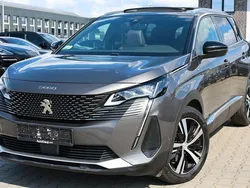 Grau Gebraucht 2022 Peugeot 5008 GT-line Van / Kleinbus | 25.823 € (Etwas zu teuer)