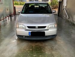 Silber Gebraucht 2001 Seat Arosa Kleinwagen | 750 € (Guter Preis)