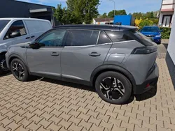 Grau/typ aussenverkleidung met Gebraucht 2023 Peugeot e-2008 GT SUV | 25.500 € (Superpreis)