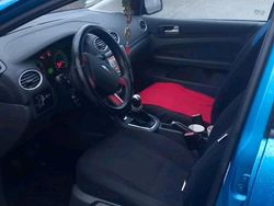 Blau Gebraucht 2005 Ford Focus Kombi | 900 €