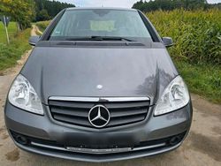 Grau Gebraucht 2011 Mercedes A180 Limousine | 3.500 € (Guter Preis)