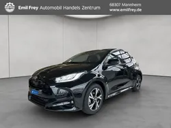 Mysticschwarz mica Neu 2025 Toyota Yaris Hybrid Limousine | 24.490 € (Guter Preis)