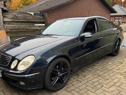 Schwarz Gebraucht 2006 Mercedes E320 Limousine | 1.700 €