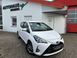 Weiß Gebraucht 2017 Toyota Yaris Hybrid Comfort Kleinwagen | 11.480 € (Fairer Preis)