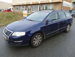 Blau Gebraucht 2006 VW Passat Kombi | 2.490 € (Guter Preis)