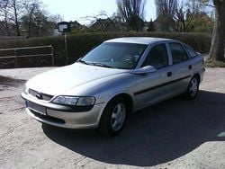 Silber Gebraucht 1999 Opel Vectra Limousine | 1.500 € (Guter Preis)
