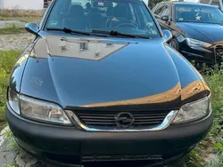 Schwarz Gebraucht 1999 Opel Vectra Limousine | 550 € (Superpreis)