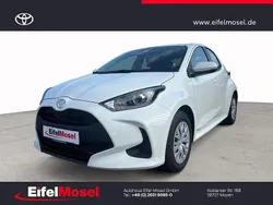 Weiß Neu 2025 Toyota Yaris Hybrid Comfort Limousine | 21.960 € (Guter Preis)
