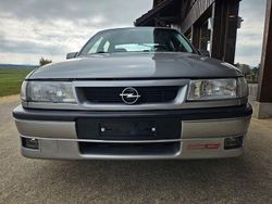 Grau Gebraucht 1993 Opel Vectra Limousine | 19.800 €