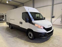 Weiss Gebraucht 2022 Iveco Daily Van | 23.799 € (Etwas zu teuer)