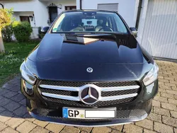 Schwarz Gebraucht 2020 Mercedes B180 Van / Kleinbus | 17.990 € (Superpreis)