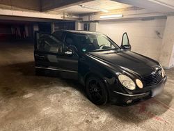 Schwarz Gebraucht 2004 Mercedes 220 Limousine | 2.000 €