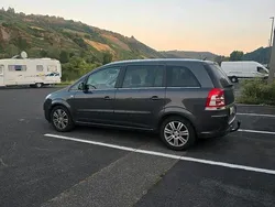Grau Gebraucht 2010 Opel Zafira Van / Kleinbus | 3.499 € (Fairer Preis)