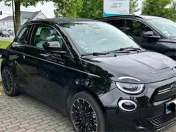 Schwarz Gebraucht 2023 Fiat 500e La Prima Cabrio | 26.000 € (Etwas zu teuer)