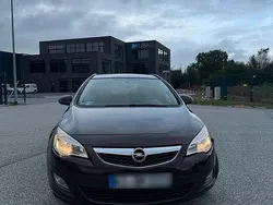 Braun Gebraucht 2011 Opel Astra Kombi | 5.500 € (Etwas zu teuer)