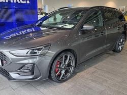 Magnetic metallic grau Gebraucht 2023 Ford Focus ST Kombi | 36.990 € (Etwas zu teuer)
