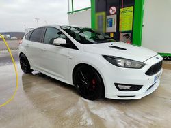Weiß Gebraucht 2016 Ford Focus ST-Line Limousine | 8.700 € (Guter Preis)