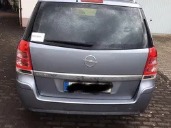 Silber Gebraucht 2010 Opel Zafira Family Van / Kleinbus | 5.555 € (Etwas zu teuer)