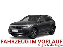 Grau Gebraucht 2023 VW Touareg R-line SUV | 60.980 € (Fairer Preis)