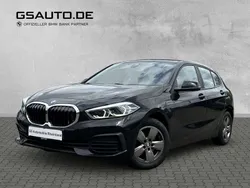 Schwarz ii/bonnet fluid black (schwarz) Gebraucht 2022 BMW 118 Advantage Kleinwagen | 21.400 € (Guter Preis)