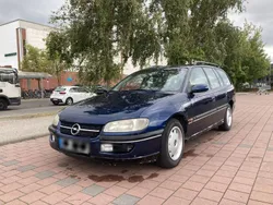 Blau Gebraucht 1995 Opel Omega Kombi | 2.800 €