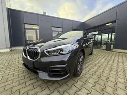 Saphirschwarzmet. Gebraucht 2024 BMW 116 Sport Line Kleinwagen | 23.990 € (Fairer Preis)