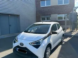 Weiß Gebraucht 2021 Toyota Aygo Kleinwagen | 7.499 € (Guter Preis)