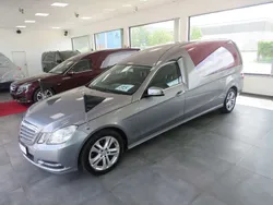 Grau Gebraucht 2013 Mercedes E250 Limousine | 29.950 €