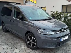 Grau Gebraucht 2023 VW Caddy Maxi Dark Label Van / Kleinbus | 35.980 € (Fairer Preis)