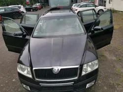 Schwarz Gebraucht 2005 Skoda Octavia Kombi | 1.800 € (Fairer Preis)