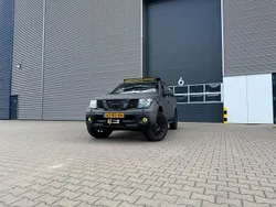 Grau Gebraucht 2005 Nissan Navara Abholung | 10.800 €