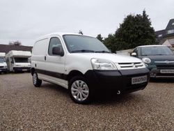 Weiss banquise/deckende Gebraucht 2006 Citroën Berlingo Van / Kleinbus | 3.150 € (Etwas zu teuer)