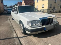 Weiß Gebraucht 1990 Mercedes E250 Limousine | 10.500 €