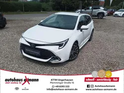 Schneeweiß Gebraucht 2024 Toyota Corolla Team Kombi | 27.990 € (Fairer Preis)