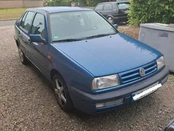 Blau Gebraucht 1995 VW Vento Limousine | 1.900 €