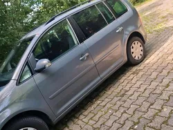 Grau Gebraucht 2006 VW Touran Van / Kleinbus | 1.200 €
