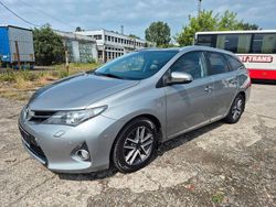 Grau Gebraucht 2013 Toyota Auris Touring Sports Kombi | 6.750 € (Teuer)
