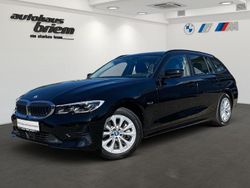 Schwarz ii Gebraucht 2022 BMW 330e Advantage Kombi | 22.800 €