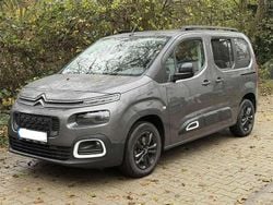 Grau Gebraucht 2023 Citroën Berlingo Feel Van / Kleinbus | 22.900 € (Guter Preis)