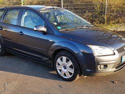 Grau Gebraucht 2007 Ford Focus Kombi | 1.200 € (Superpreis)