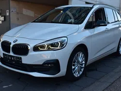 Weiß Gebraucht 2020 BMW 220 Gran Tourer M Sport Van / Kleinbus | 21.199 € (Fairer Preis)