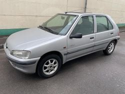 Silber Gebraucht 1998 Peugeot 106 Kleinwagen | 2.000 € (Fairer Preis)