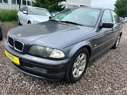 Obsidisianschwarz Gebraucht 2001 BMW 325 Limousine | 2.900 €