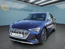Blau Gebraucht 2022 Audi e-tron SUV | 38.899 € (Teuer)
