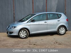 Grau Gebraucht 2009 Seat Altea Comfort Van / Kleinbus | 4.980 € (Teuer)