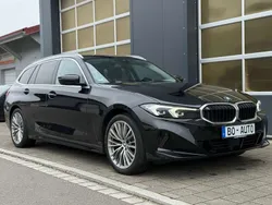 Black sapphire metallic Gebraucht 2023 BMW 320 Sport Line Kombi | 34.890 € (Fairer Preis)